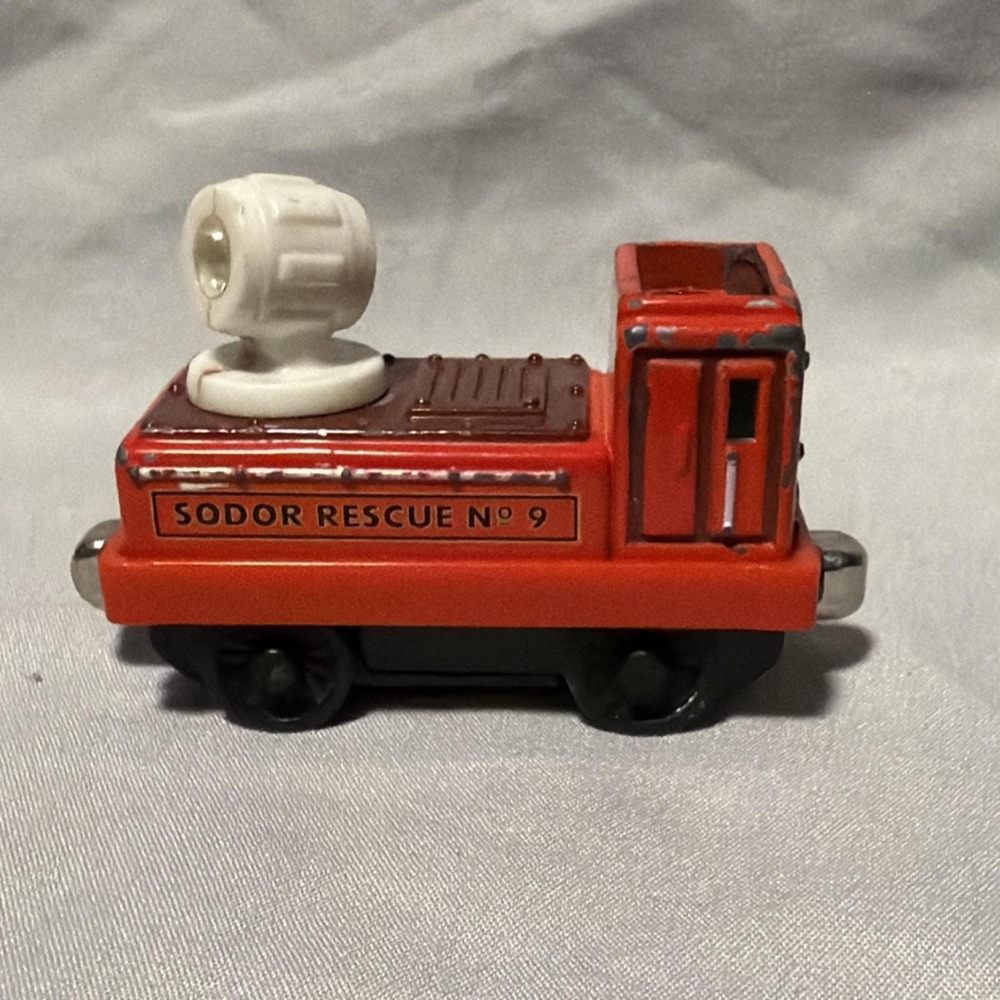 Thomas & Friends Sodor Rescue No. 9 Spotlight Car Red Toy Train